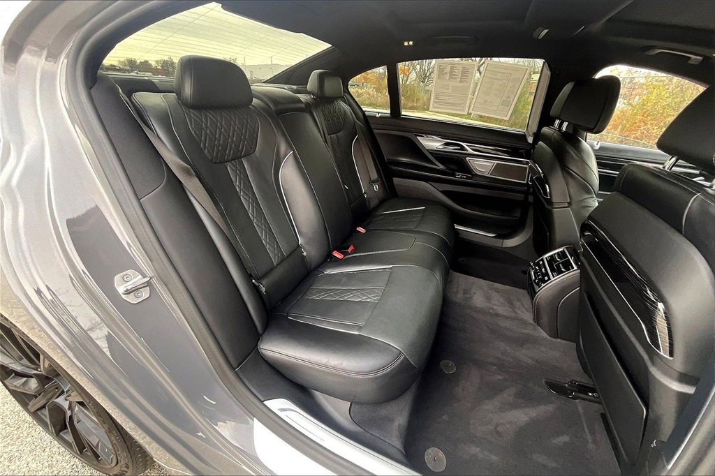 Used 2022 BMW 750i xDrive w/ Executive Package image 27