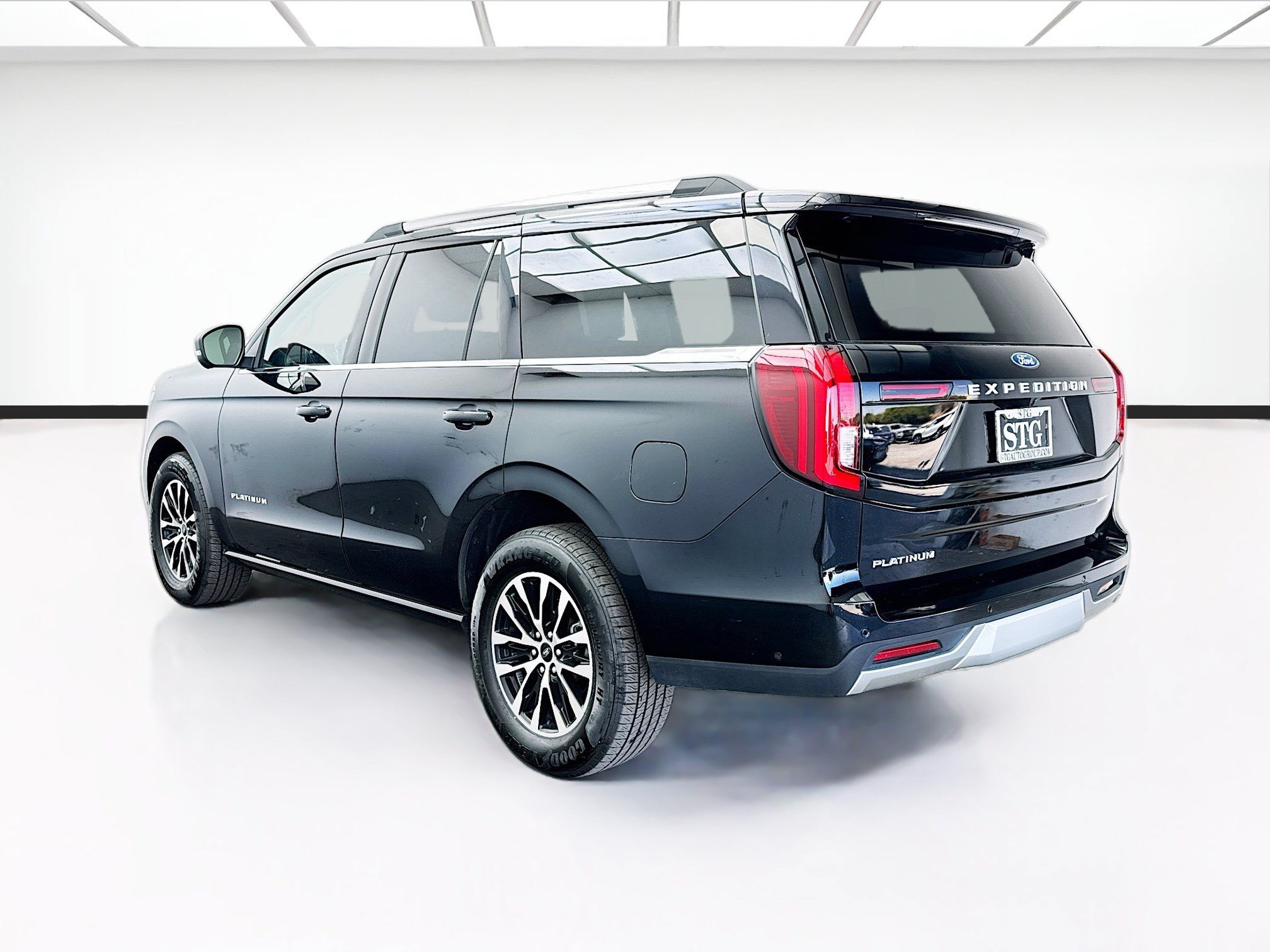 Used 2025 Ford Expedition Platinum AWD/4WD image 6