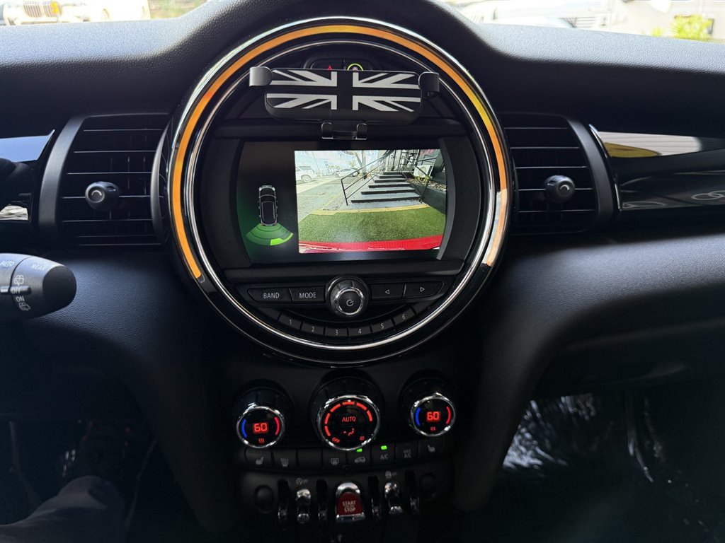 Used 2020 MINI Cooper 4-Door Hardtop w/ Premium Package FWD image 26