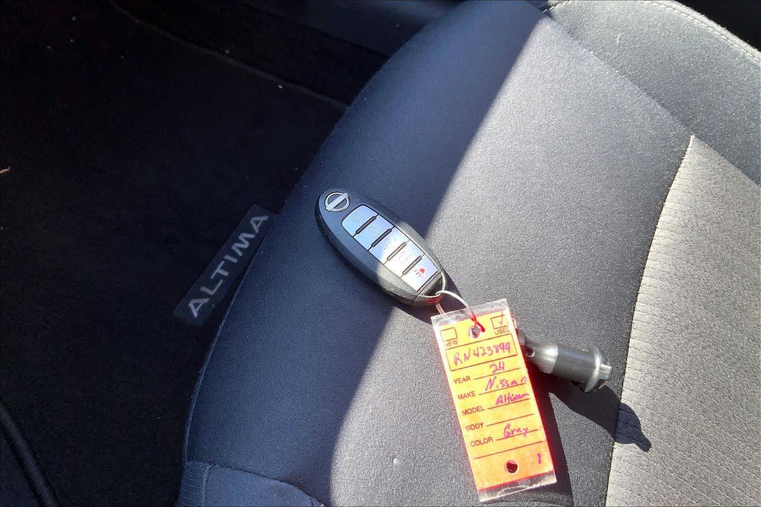 Used 2024 Nissan Altima 2.5 SV FWD image 14