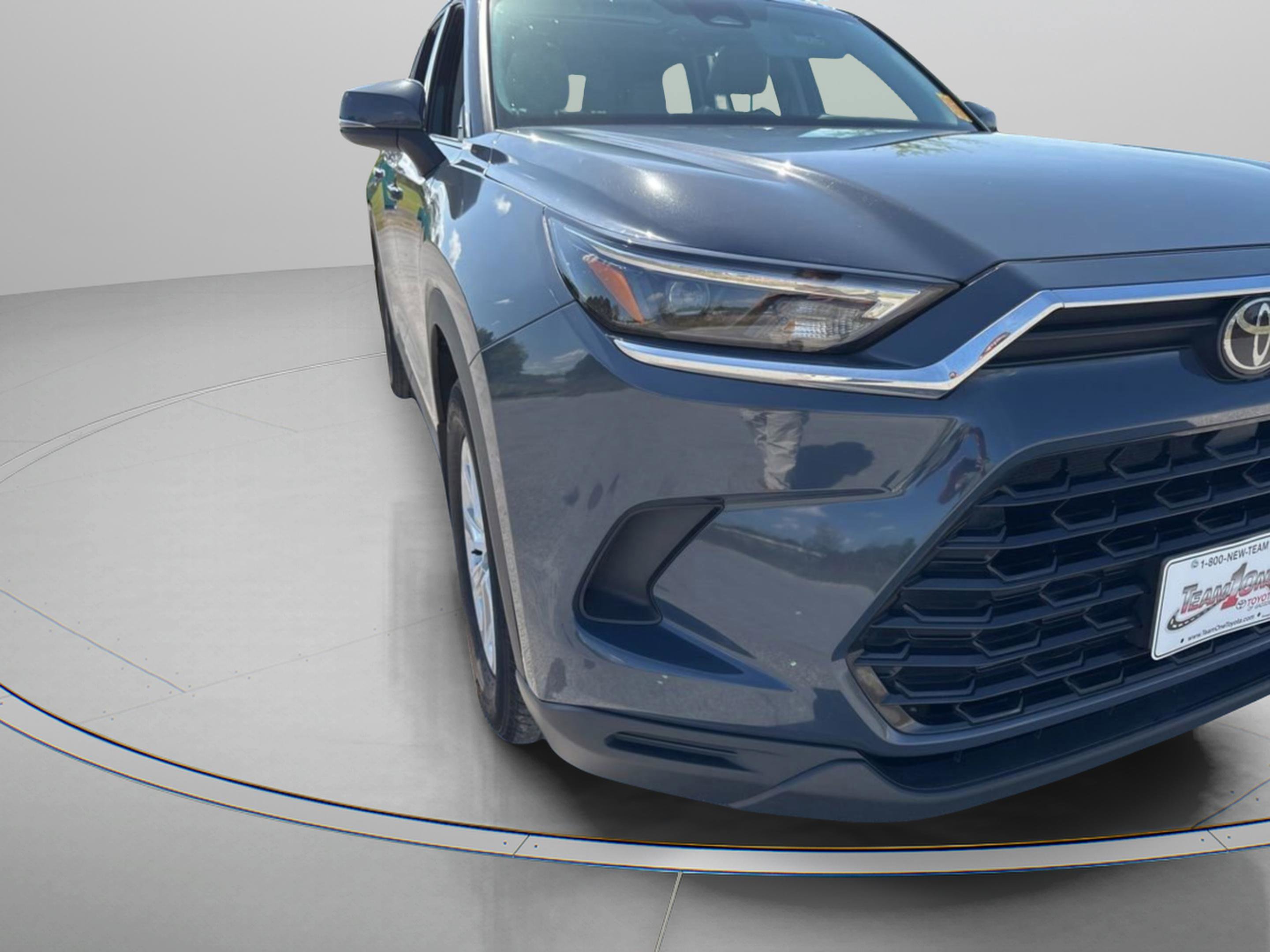 Certified 2024 Toyota Grand Highlander AWD image 2