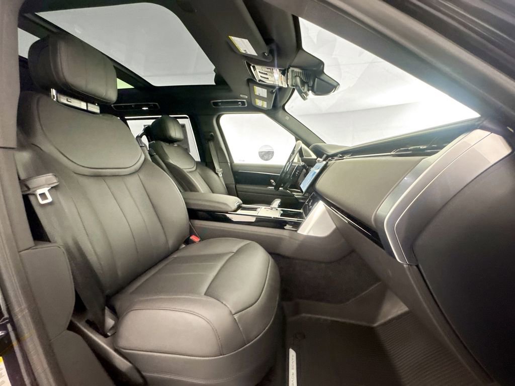 New 2026 Land Rover Range Rover Long Wheelbase SE image 28