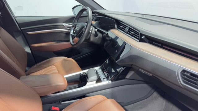 Used 2019 Audi e-tron Prestige w/ Prestige Package AWD/4WD image 13