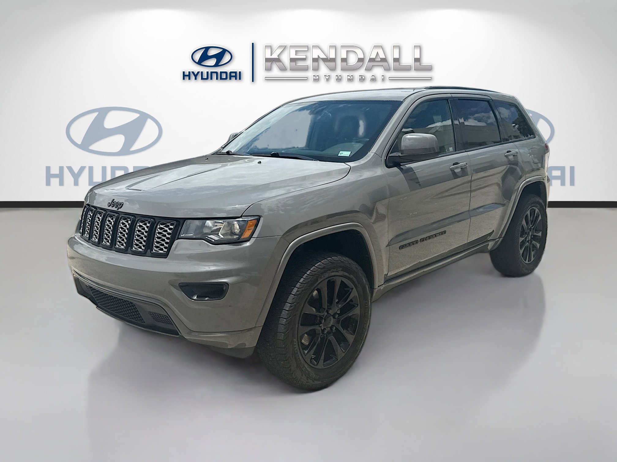 Used 2021 Jeep Grand Cherokee Laredo X RWD image 3