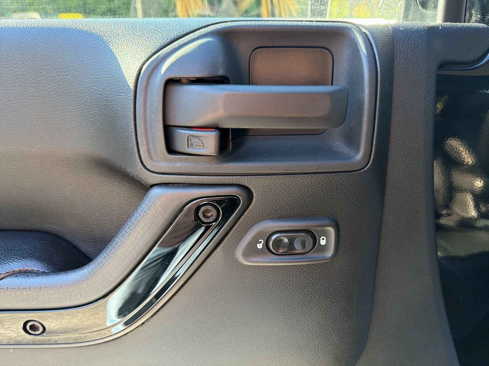 Used 2015 Jeep Wrangler Unlimited Sahara AWD/4WD image 9