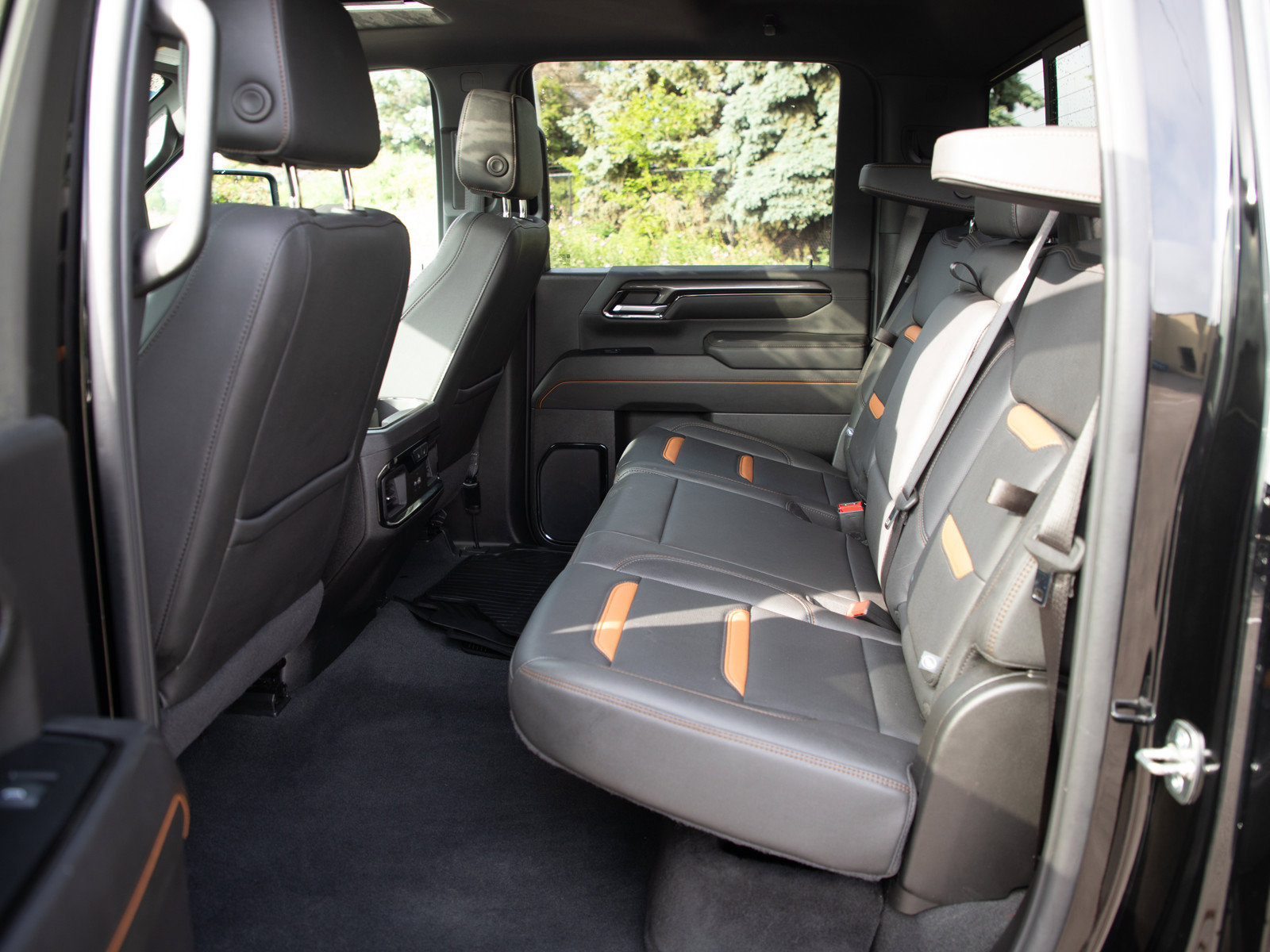 Used 2024 GMC Sierra 2500 AT4 w/ Technology Package AWD/4WD image 15