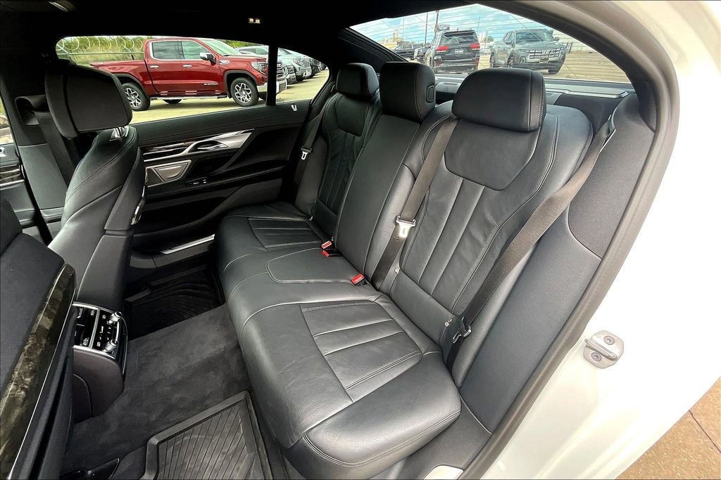 Used 2022 BMW 740i w/ M Sport Package image 34