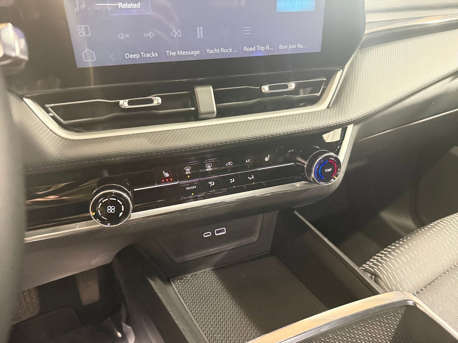 Used 2025 Chevrolet Equinox LT image 18