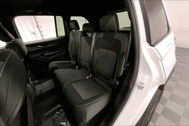 Used 2024 Jeep Grand Cherokee Laredo w/ Luxury Tech Group I image 24