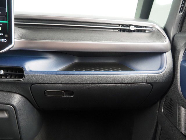 Used 2025 Volkswagen ID. Buzz Pro S RWD image 40