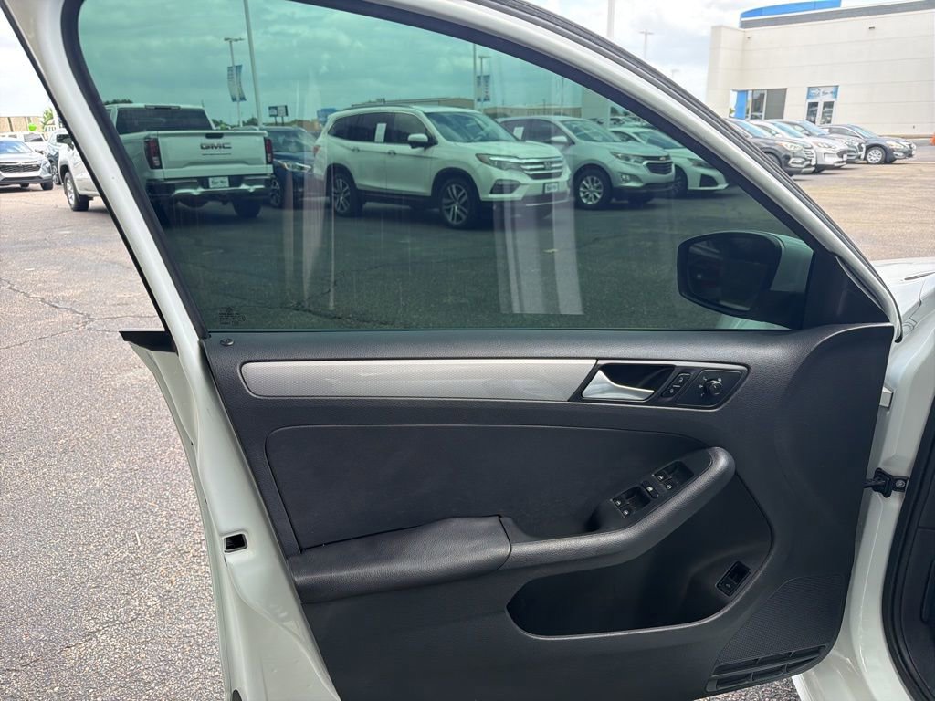 Used 2018 Volkswagen Jetta S image 9
