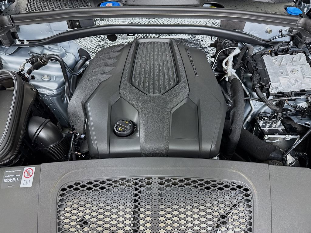 Certified 2025 Porsche Macan image 34