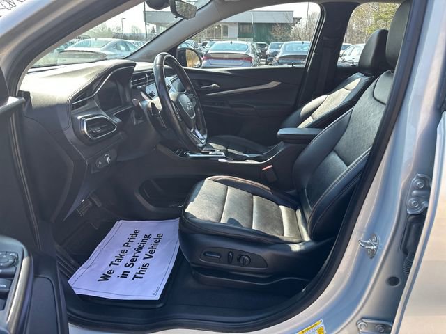 Used 2023 Chevrolet Bolt EUV Premier w/ Redline Edition image 9