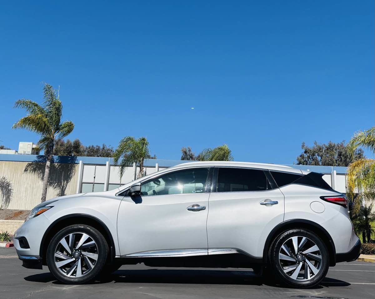 Used 2018 Nissan Murano Platinum w/ Cargo Package FWD image 2