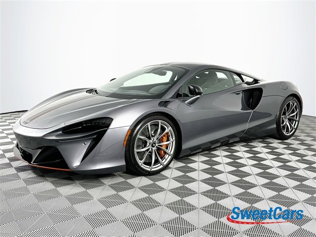 Used 2024 McLaren Artura image 3