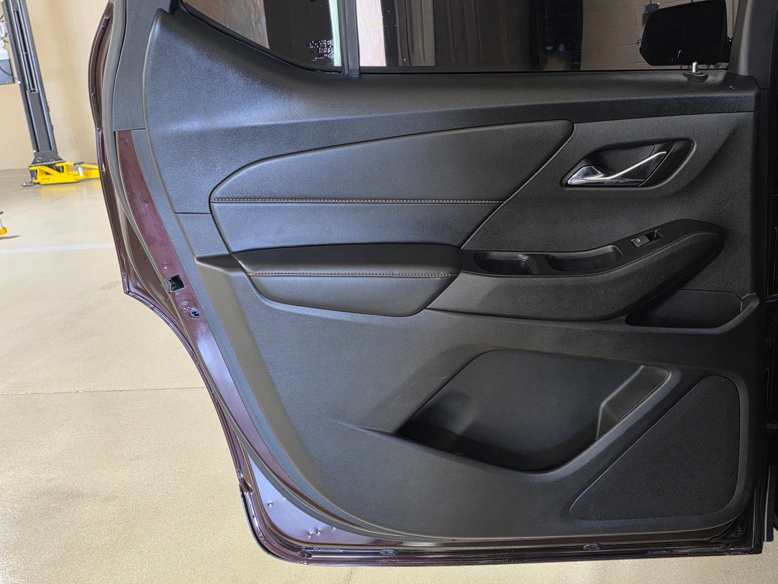 Used 2018 Chevrolet Traverse LT FWD image 13