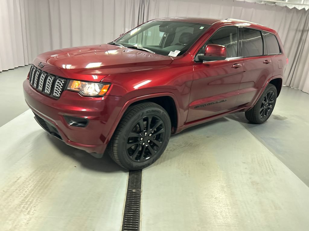 Used 2022 Jeep Grand Cherokee Laredo X AWD/4WD image 3