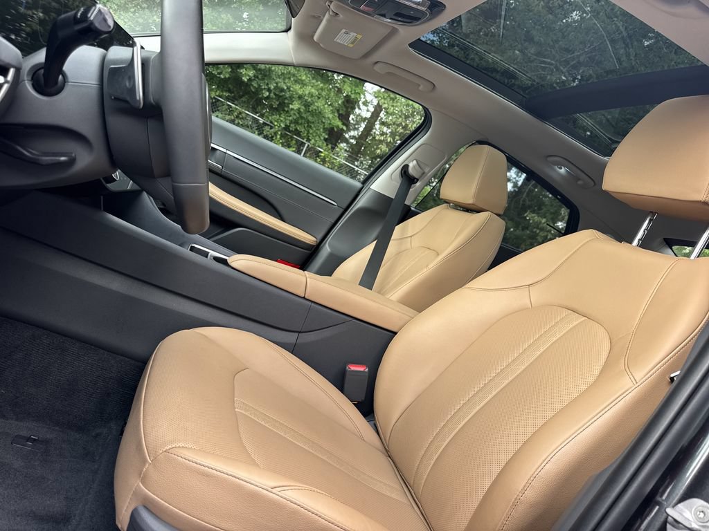 Used 2025 Hyundai Sonata Limited FWD image 32
