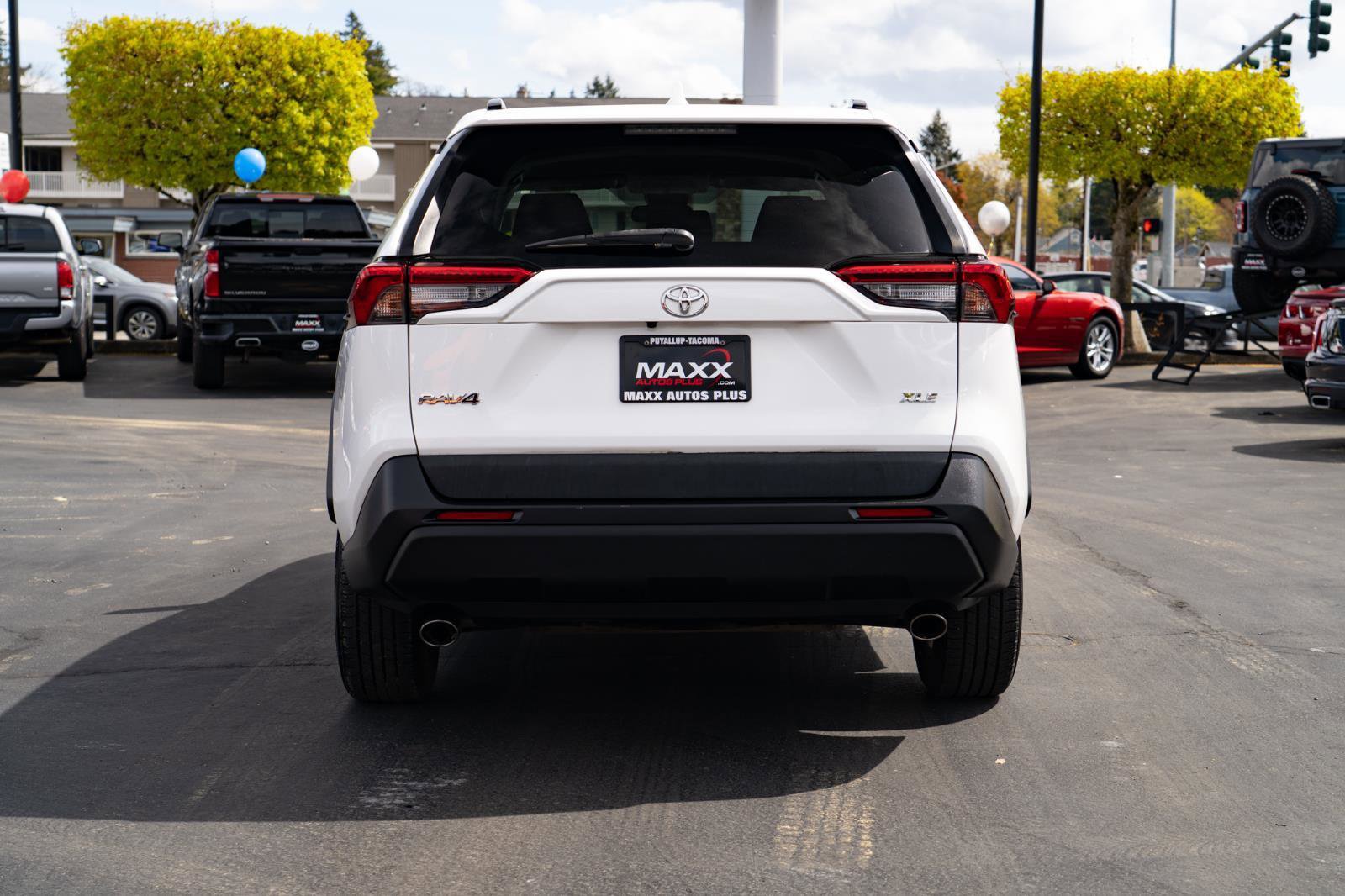 Used 2020 Toyota RAV4 XLE FWD image 12