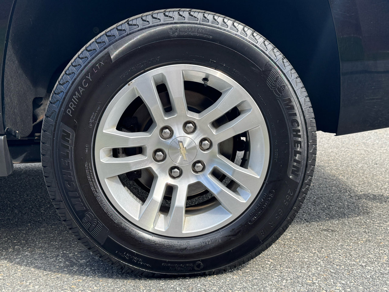 Used 2017 Chevrolet Suburban LT image 25