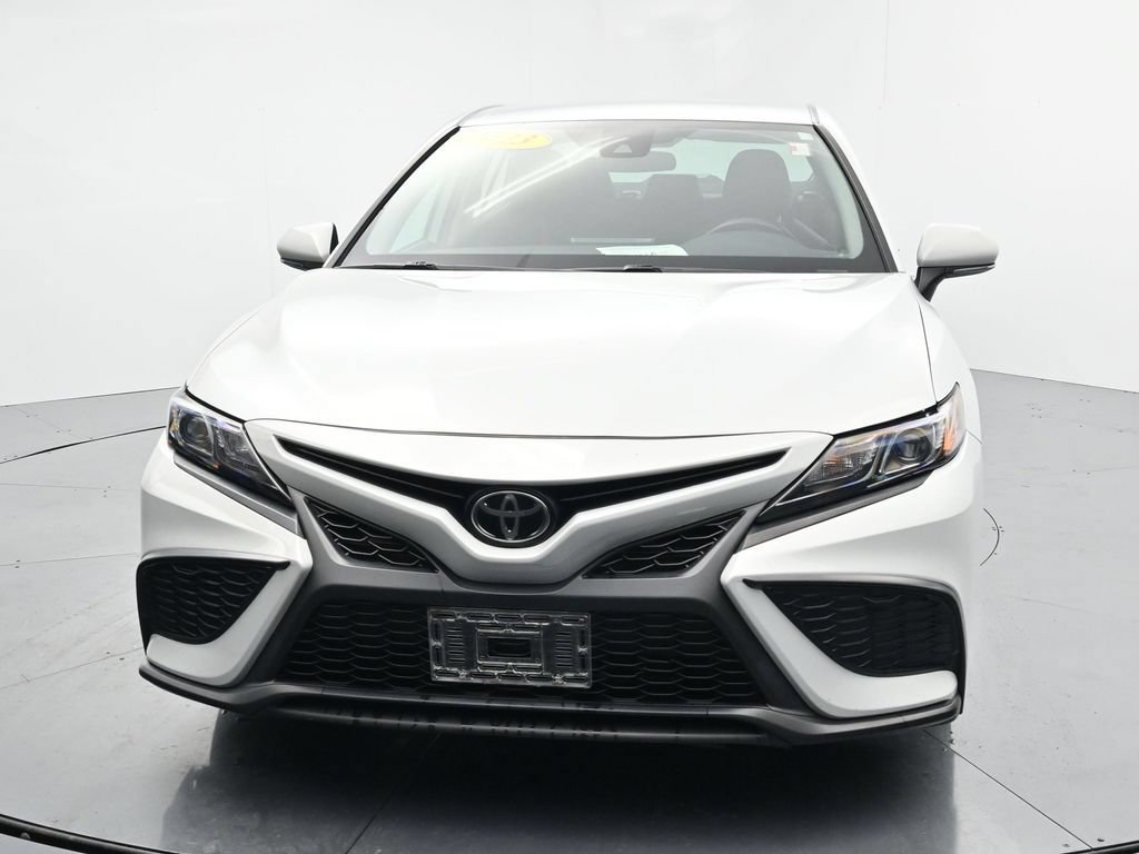 Used 2023 Toyota Camry SE FWD image 3