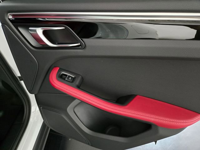 Used 2024 Porsche Macan image 22