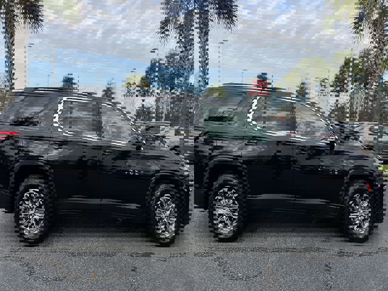 Used 2023 Chevrolet Traverse LT image 11