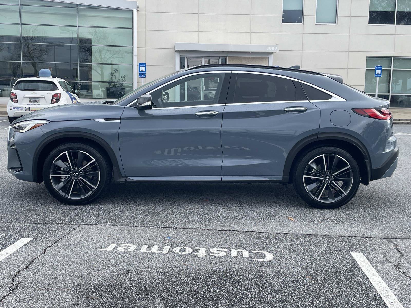 Certified 2025 INFINITI QX55 Essential AWD/4WD image 2