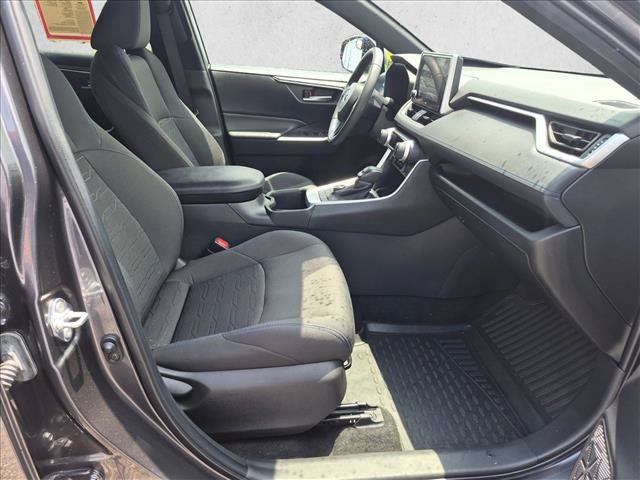 Used 2023 Toyota RAV4 SE w/ SE Grade Weather Package AWD/4WD image 19