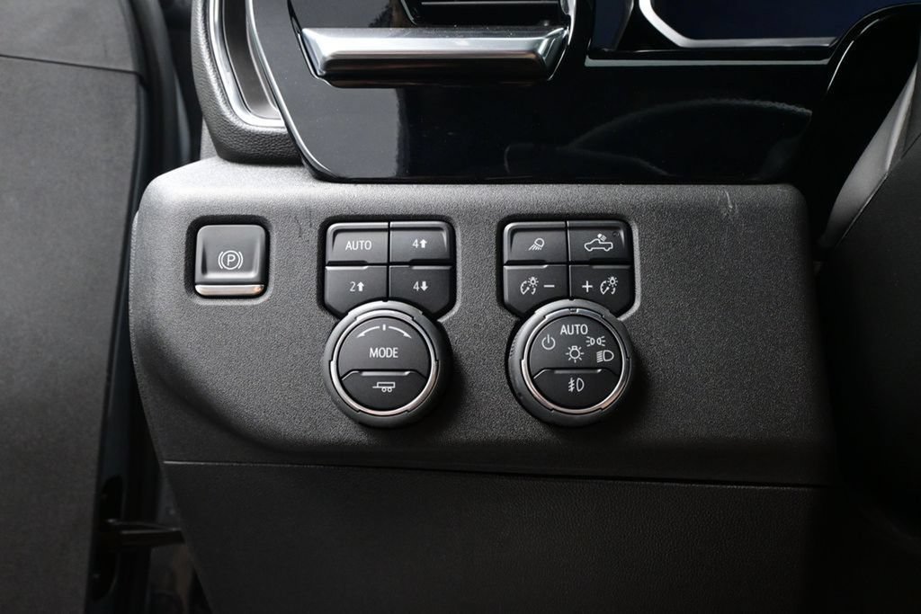 Used 2026 Chevrolet Silverado 1500 RST AWD/4WD image 17
