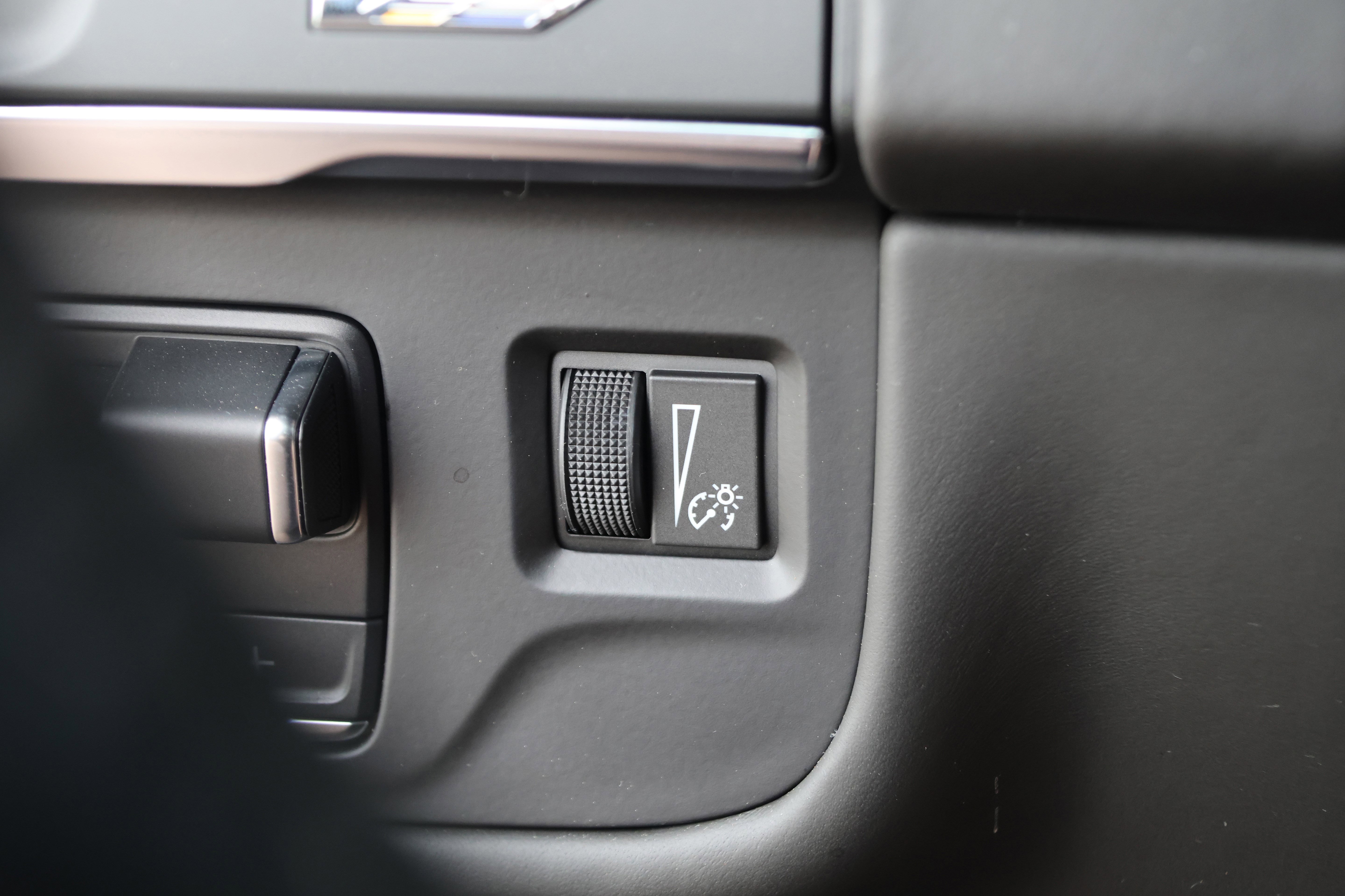 Used 2024 Cadillac Escalade V w/ LPO, ONYX Package AWD/4WD image 18