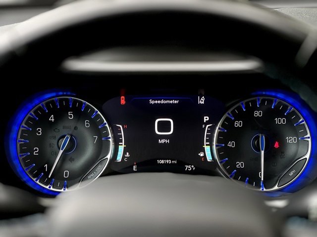 Used 2021 Chrysler Pacifica Touring-L image 39
