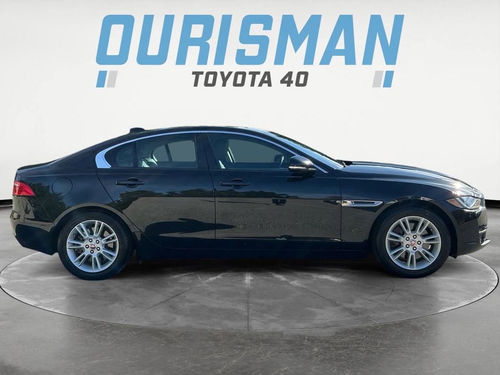 Used 2017 Jaguar XE Premium image 7