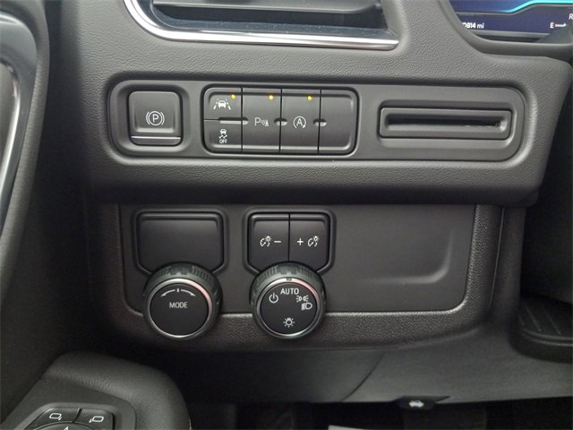 Used 2023 Chevrolet Suburban Premier image 27