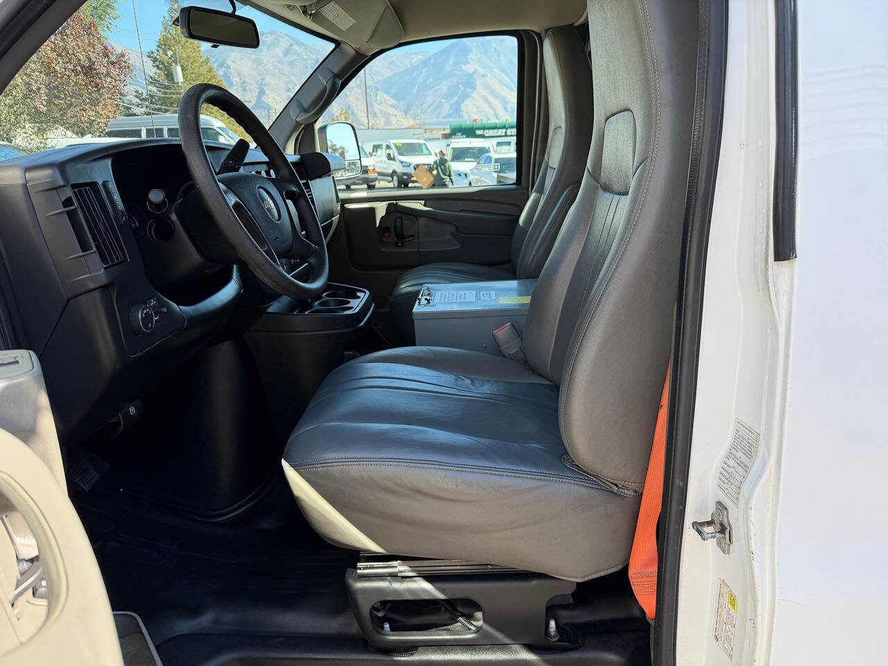 Used 2014 Chevrolet Express 2500 image 7