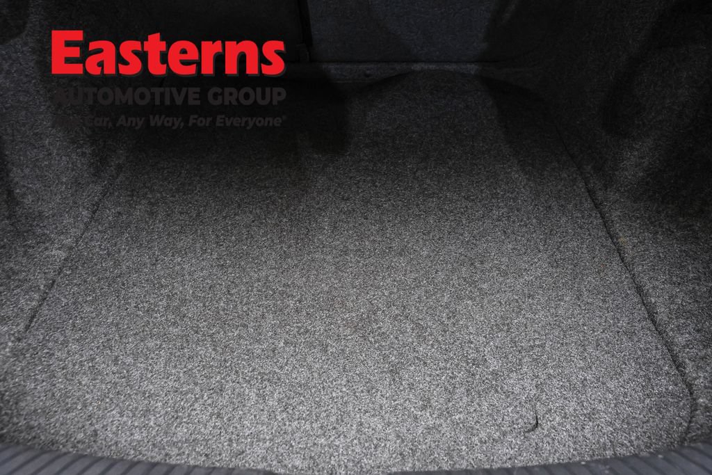 Used 2025 Volkswagen Jetta SE FWD image 9