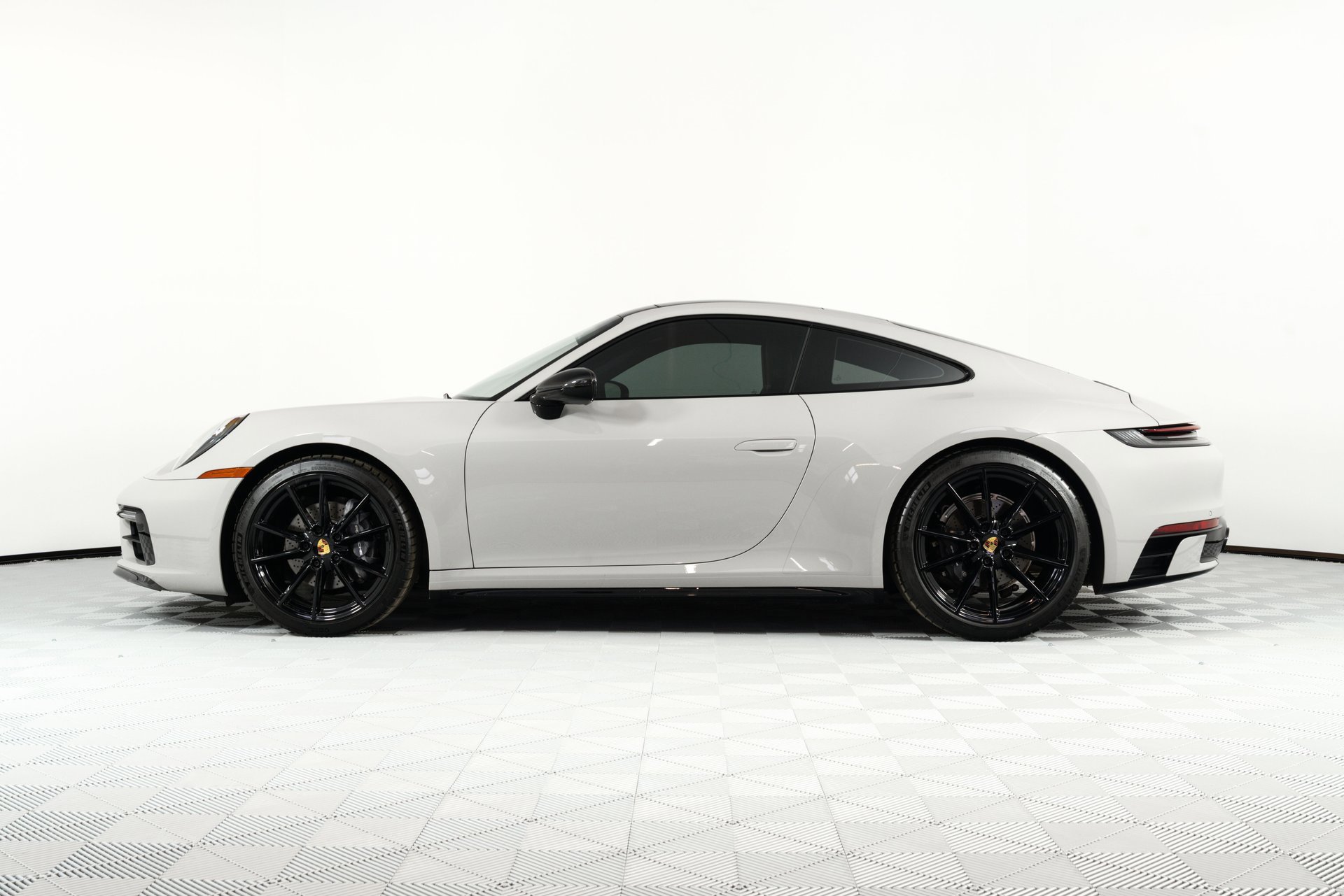 Used 2024 Porsche 911 Carrera image 4