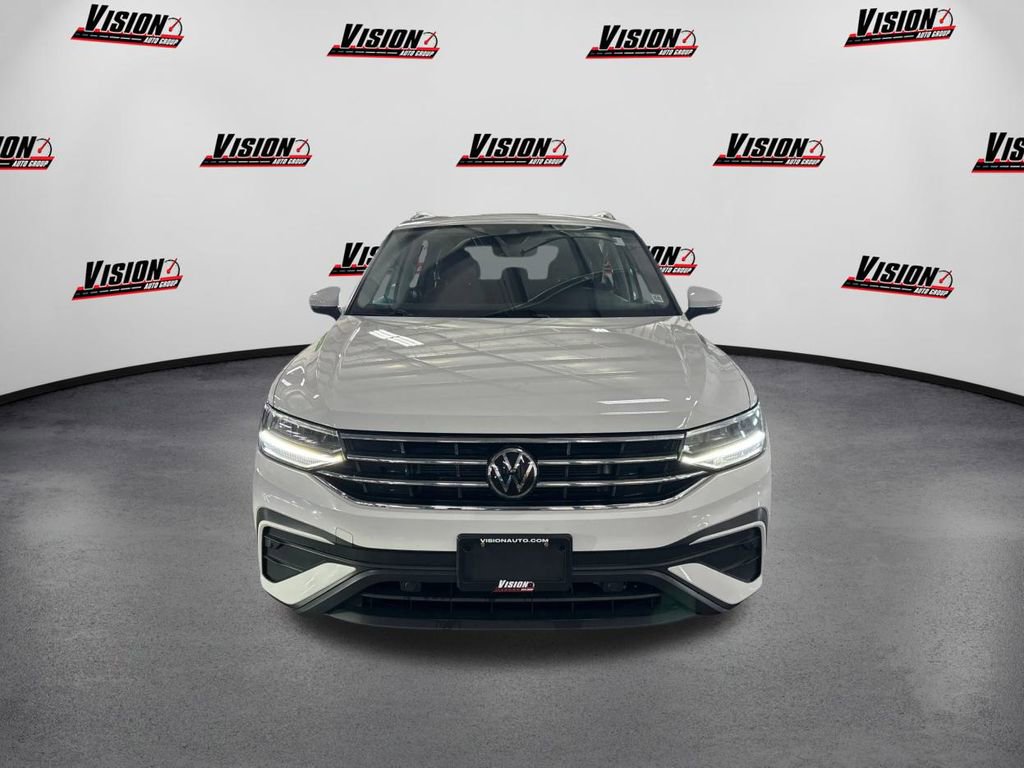Used 2022 Volkswagen Tiguan SE image 2