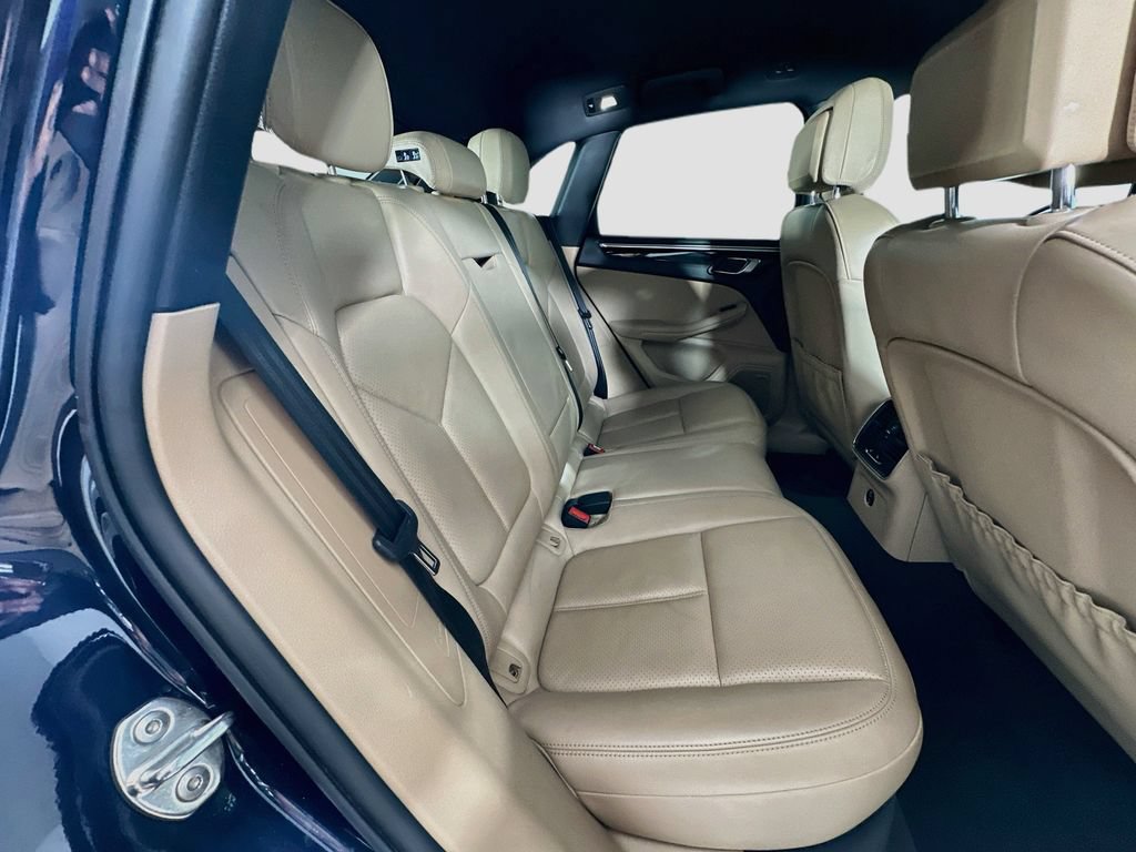Used 2020 Porsche Macan AWD/4WD image 28