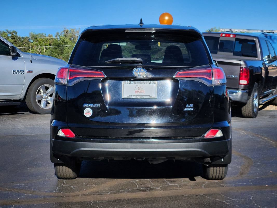 Used 2018 Toyota RAV4 LE w/ All Weather Liner Package AWD/4WD image 10