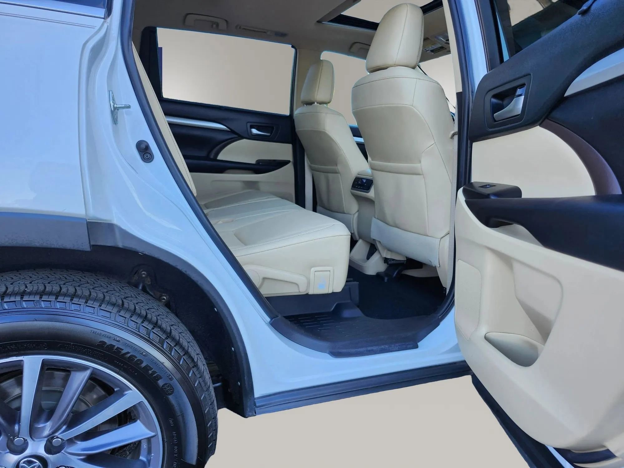 Used 2019 Toyota Highlander XLE AWD/4WD image 31