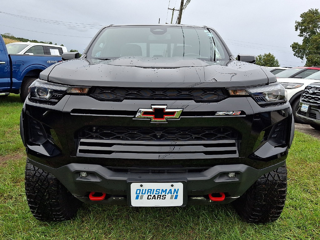Used 2024 Chevrolet Colorado ZR2 w/ Technology Package AWD/4WD image 2