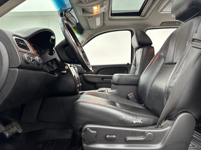 Used 2012 Chevrolet Avalanche LT AWD/4WD image 17