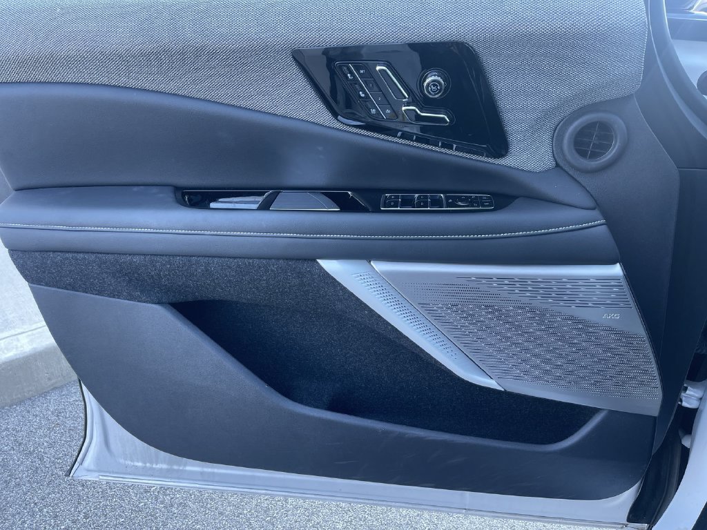 Certified 2025 Cadillac Optiq Luxury 2 w/ LPO, Floor Liner Package AWD/4WD image 34