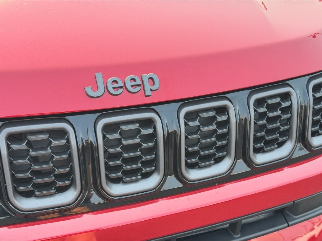 Used 2025 Jeep Compass Latitude w/ Altitude Special Edition AWD/4WD image 35