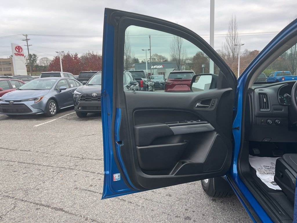 Used 2022 Chevrolet Colorado LT w/ LT Convenience Package image 12