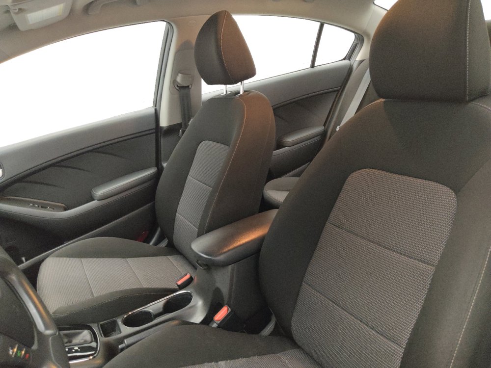 Used 2017 Kia Forte LX FWD image 17
