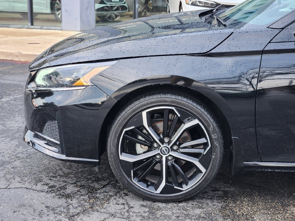 Used 2023 Nissan Altima 2.5 SR FWD image 9