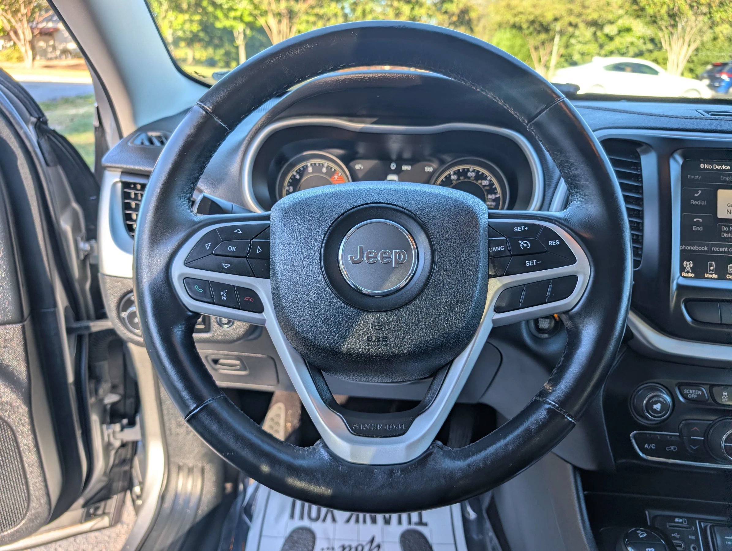 Used 2017 Jeep Cherokee Limited w/ Luxury Group AWD/4WD image 27