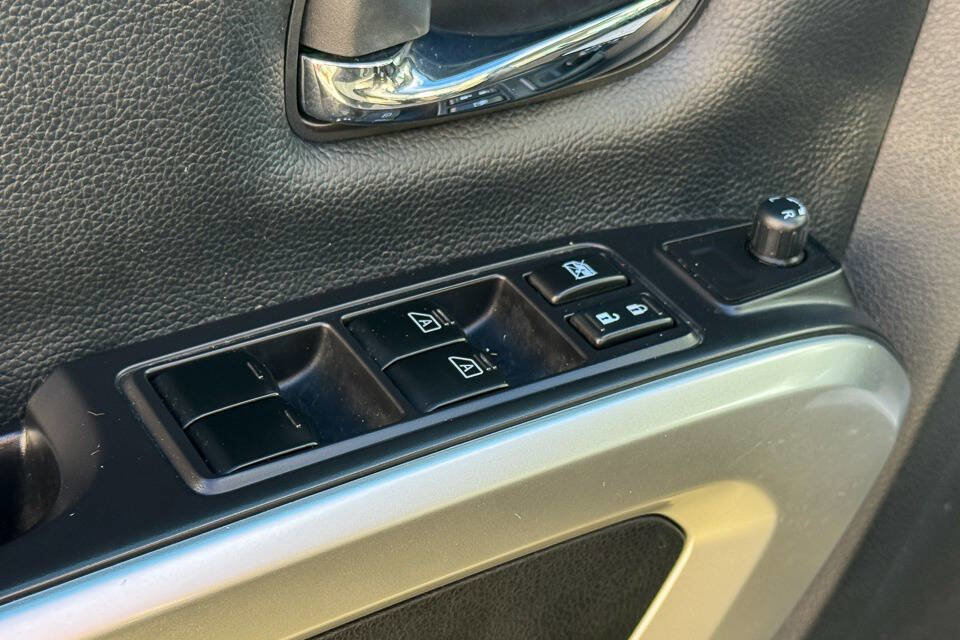 Used 2021 Nissan Titan SV w/ Accessory Utility Package image 22